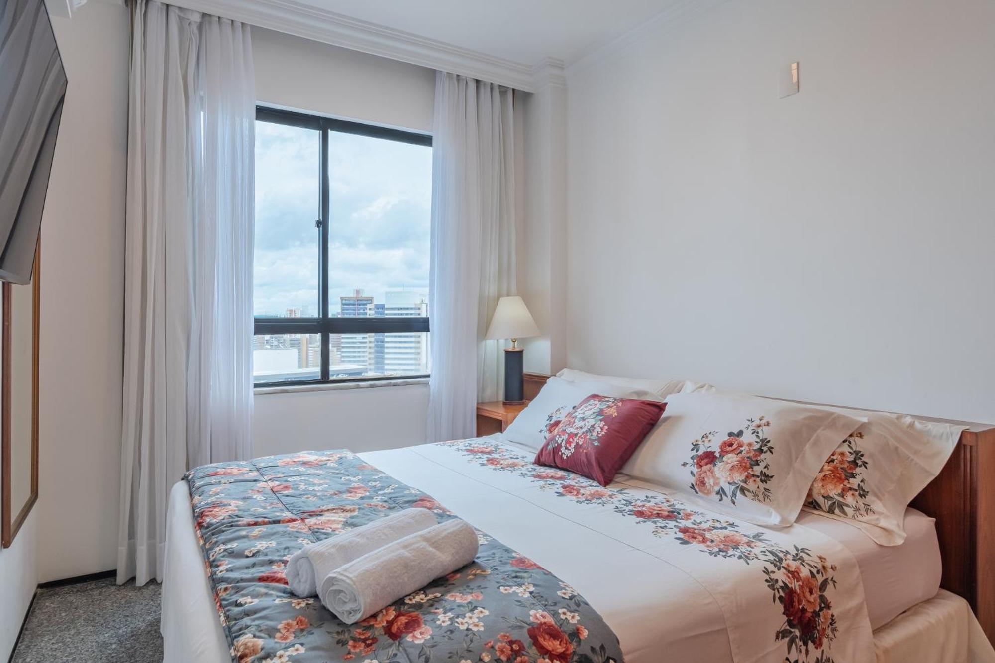Vista Alta: Beachfront With Smart Features And 24/7 Reception Apartment